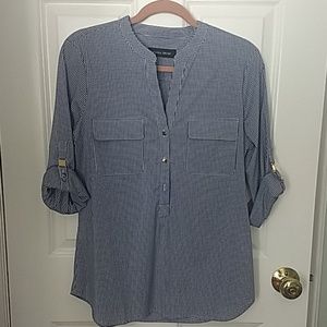 Woman's pullover/ button down shirt